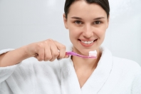 Regularna higiena jamy ustnej jako klucz do zapobiegania aftom